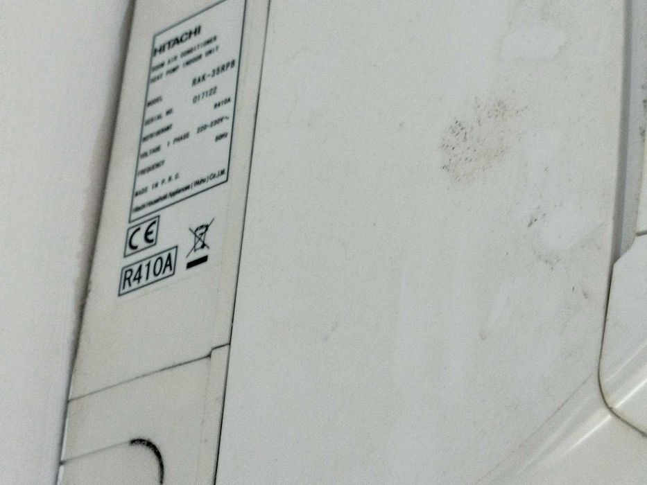 Продавам климатик Hitachi