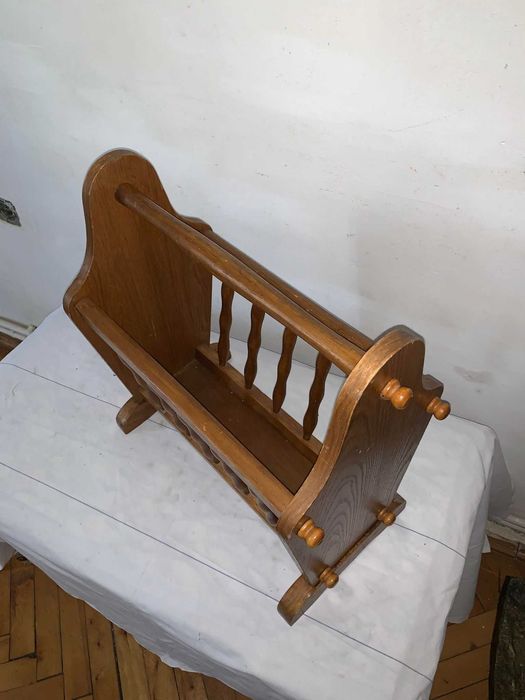 Suport ziare de lemn