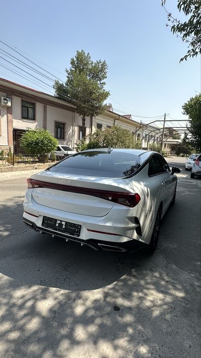 Kia k5 sotiladi