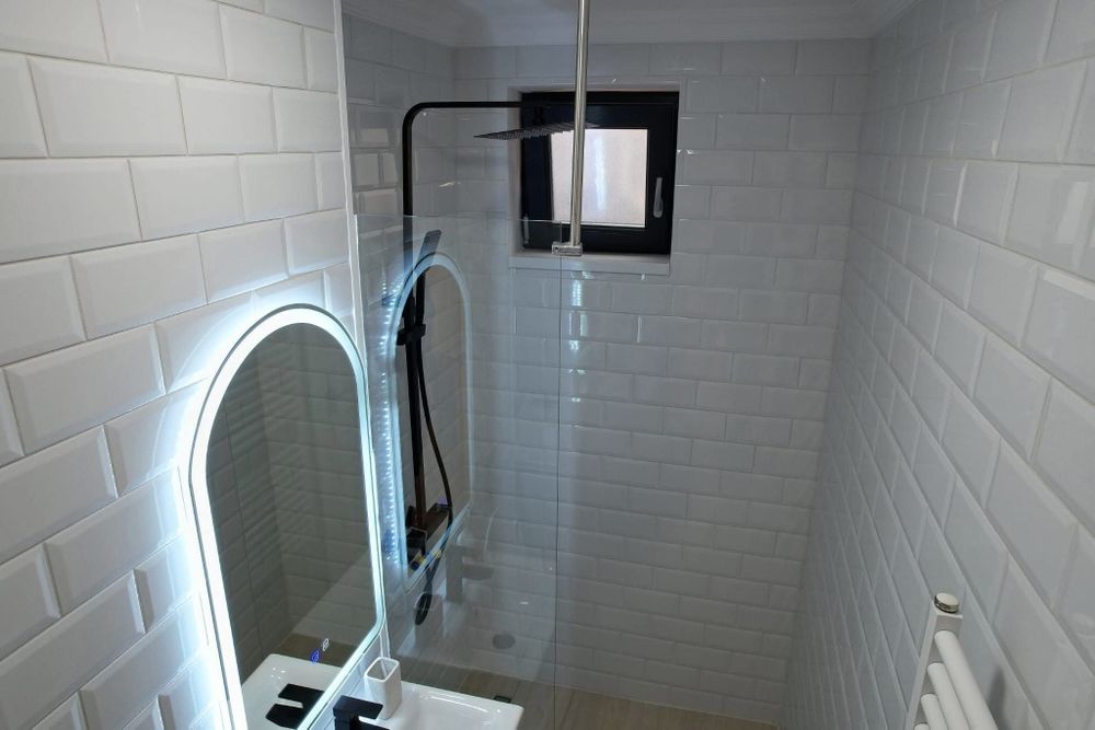 Vând apartament centrul stațiunii Băile Herculane