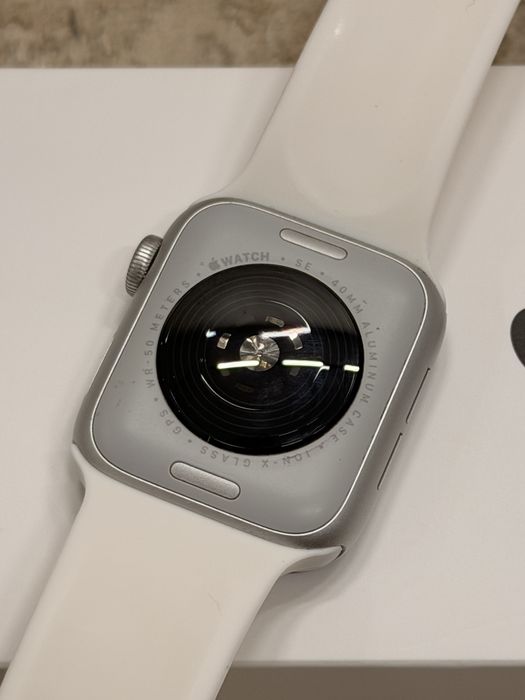 Продам часы apple watch se 2 40mm