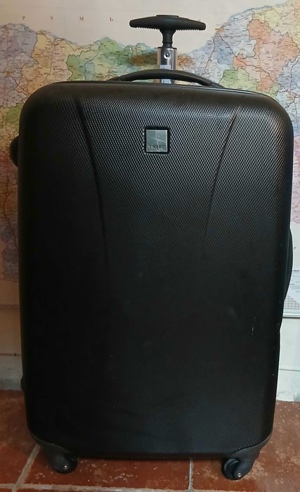 Куфар голям твърд