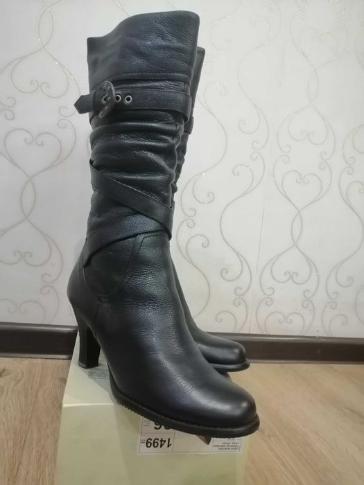 Продам женские сапоги