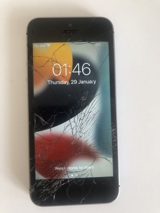 Iphone se 2016, 8GB, display spart, placa OK
