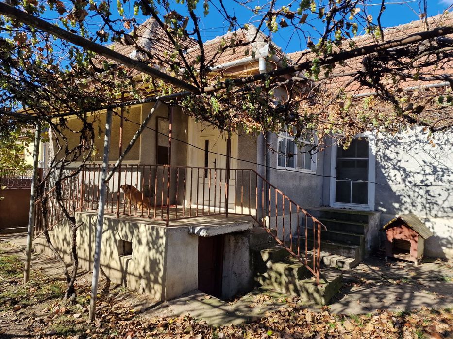 Casa de vanzare- zona str. Cooperatiei