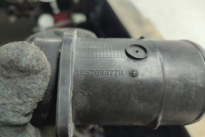 Debitmetru aer 165769677r 1.5 dci Dacia Duster 2  [din 2017 pana  2020] seria