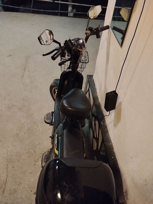 Muraveynik va skuter sotiladi.