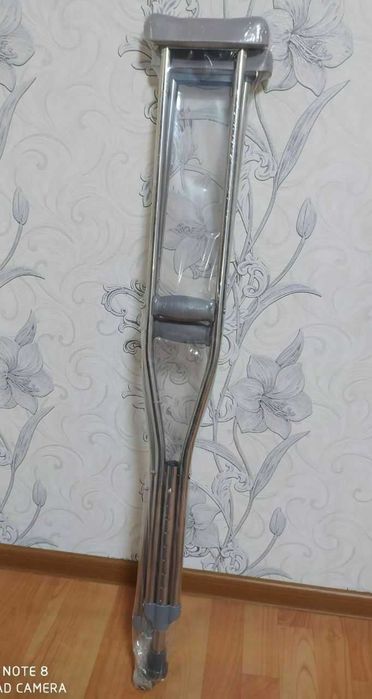 Доставка. Костыли металлические с мягкими подмышками