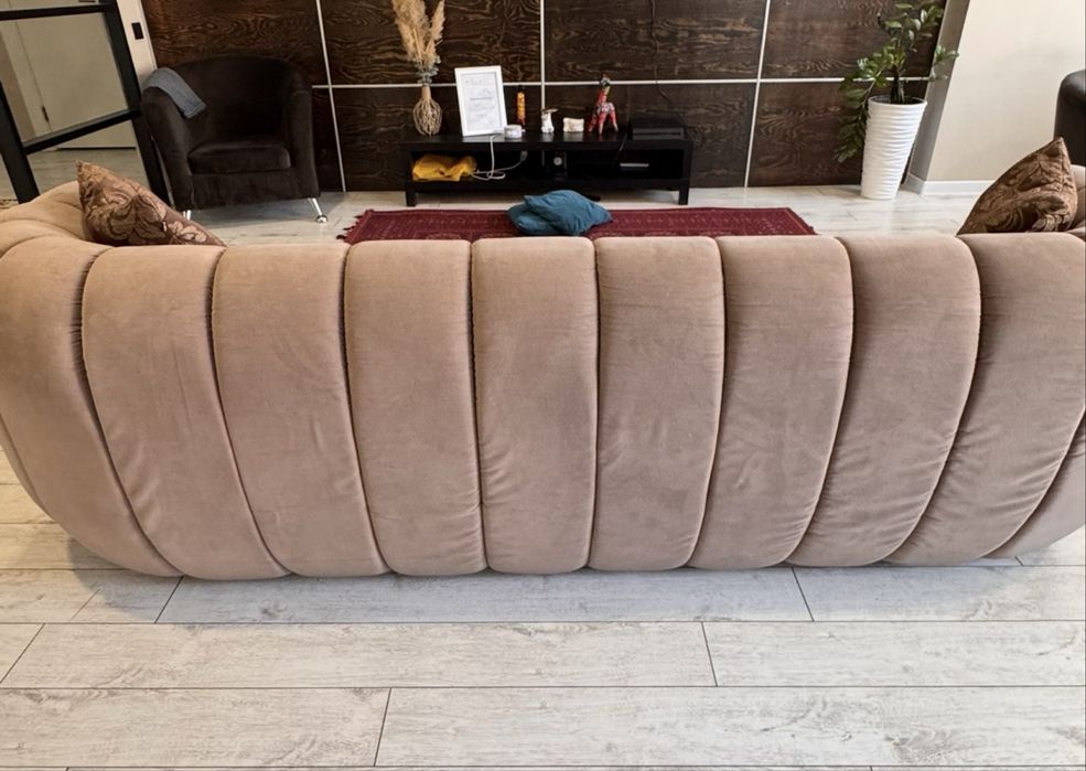 Продам недорого ДИВАН в гостиную