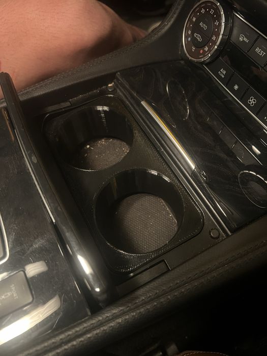 Поставка за чаши за мерцедес CLS W218