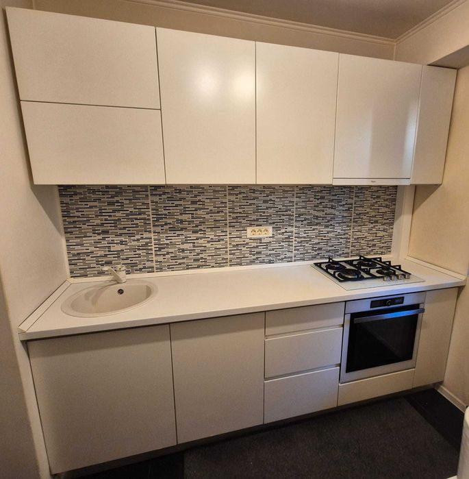 Mobilier apartament – canapea IKEA ASARUM + bucătărie MDF + masă IKEA NORDEN + corp make-up IKEA