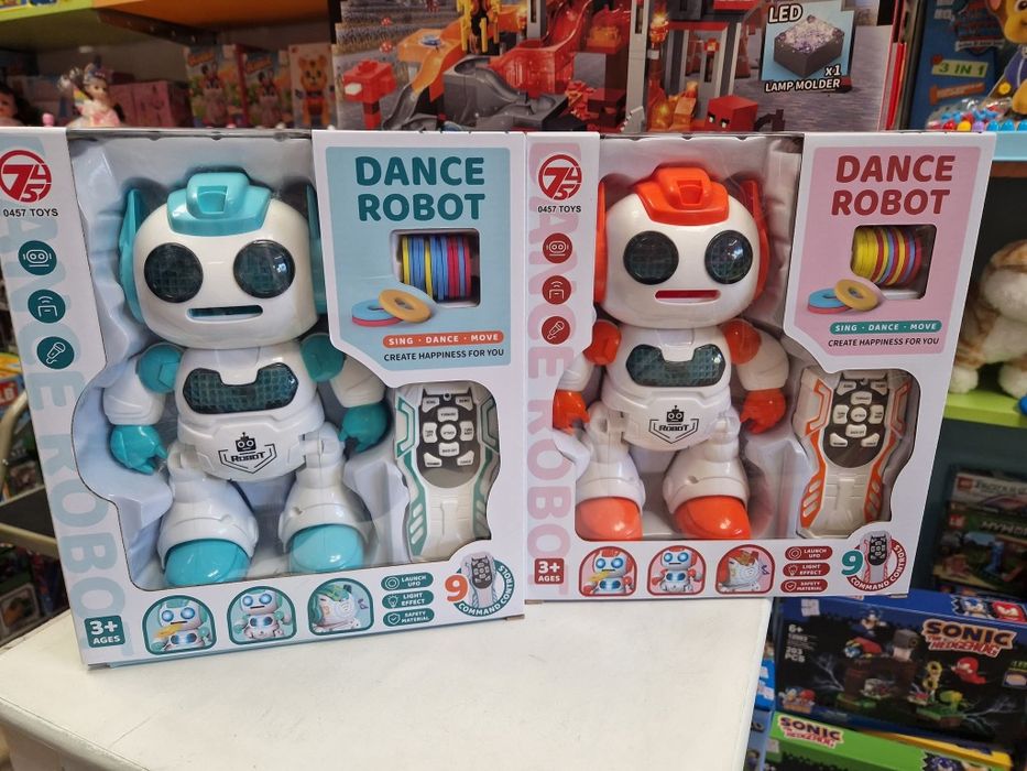 Робот с дистанционно и пулове, светлини и музика, танцуващ