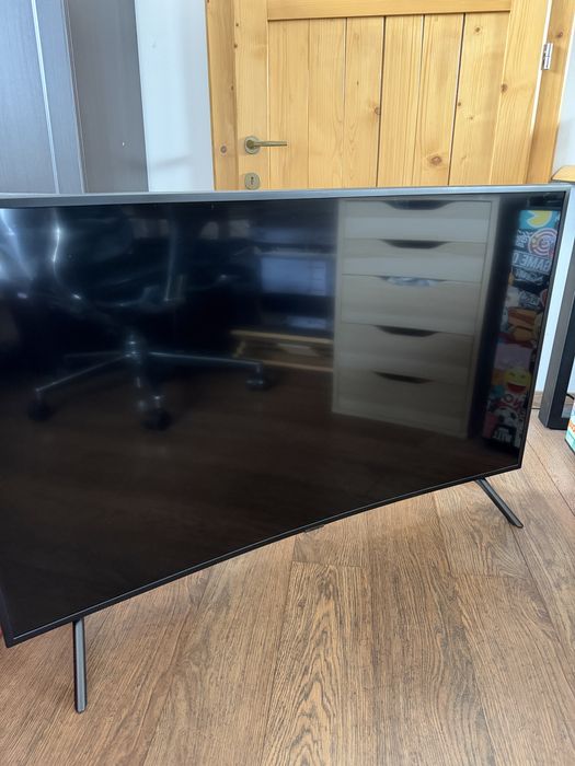 Televizor Samsung 4K curbat 126 cm