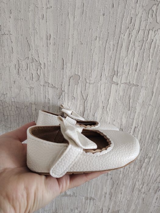 Продам пинетки на девочку