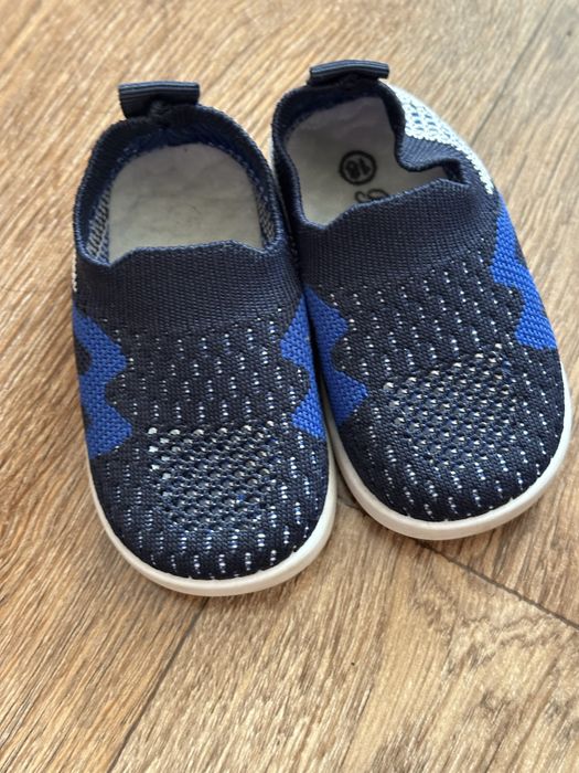 Продам детскую обувь