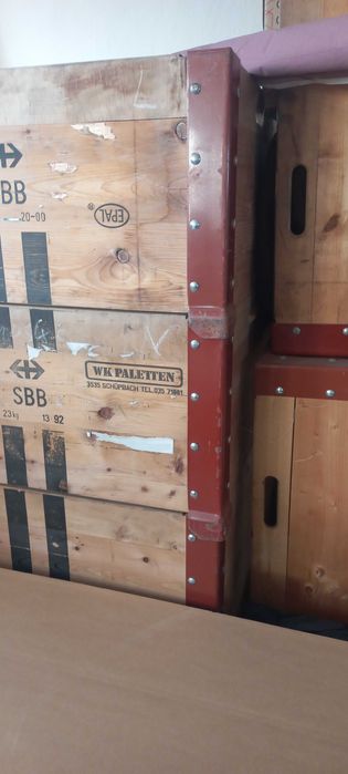 Продавам дървени каси с размер на европале