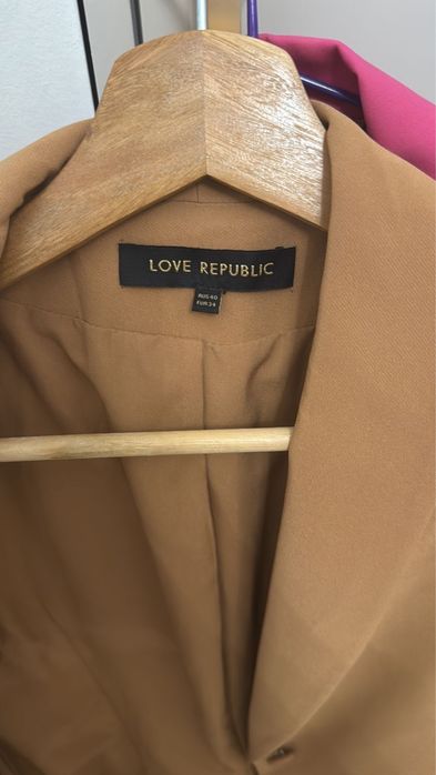 Продам Пиджаки розовый и коричневый