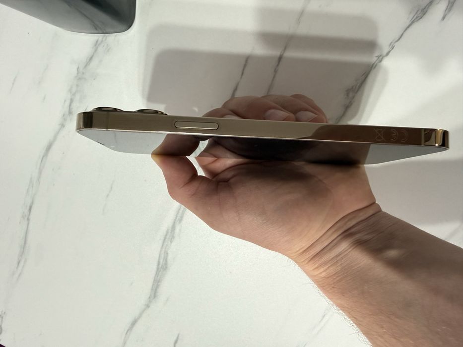 Vând iphone 13 pro max , gold !