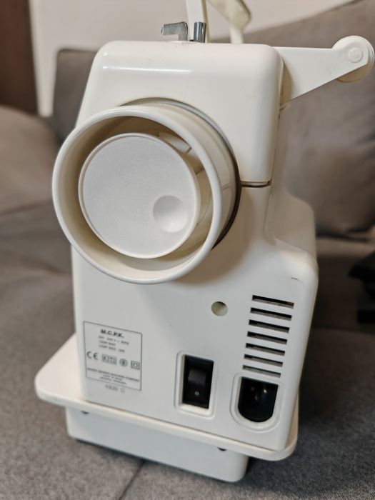 vand masina de cusut electrica Singer profesional 4930C,made in Brasil