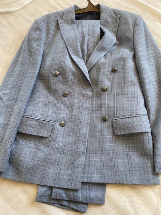 Продам костюмы мужские