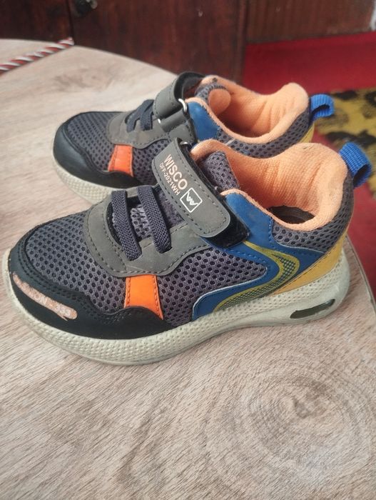 Продам кроссовки