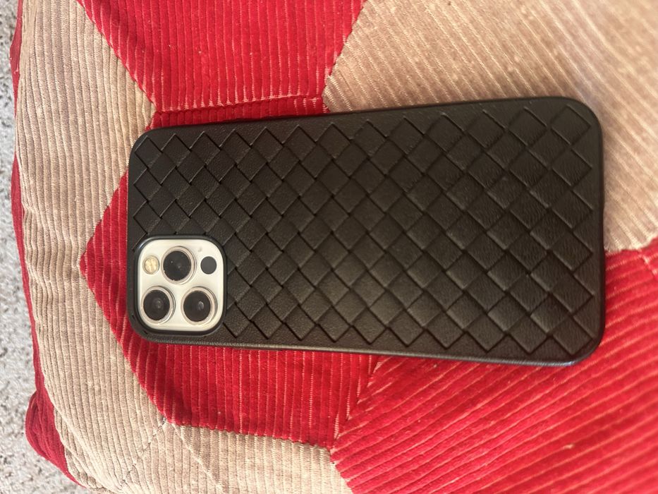 продаю iphone 12 pro на 256 гб