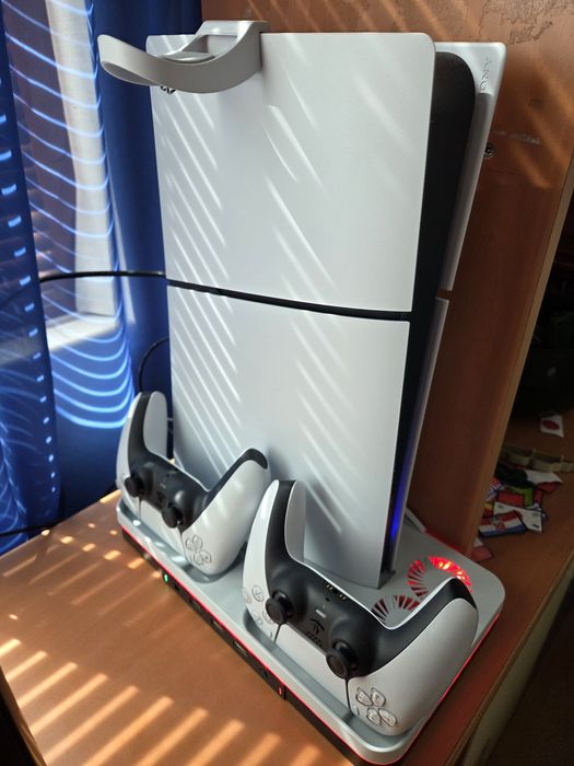 Play Station 5 с два контролера