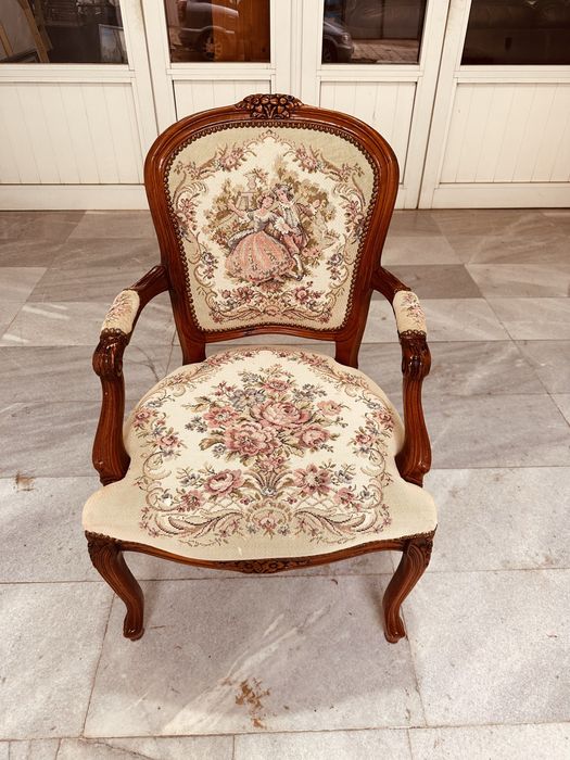Винтидж фотьойл в стил Louis XV (рококо) – масивно дърво