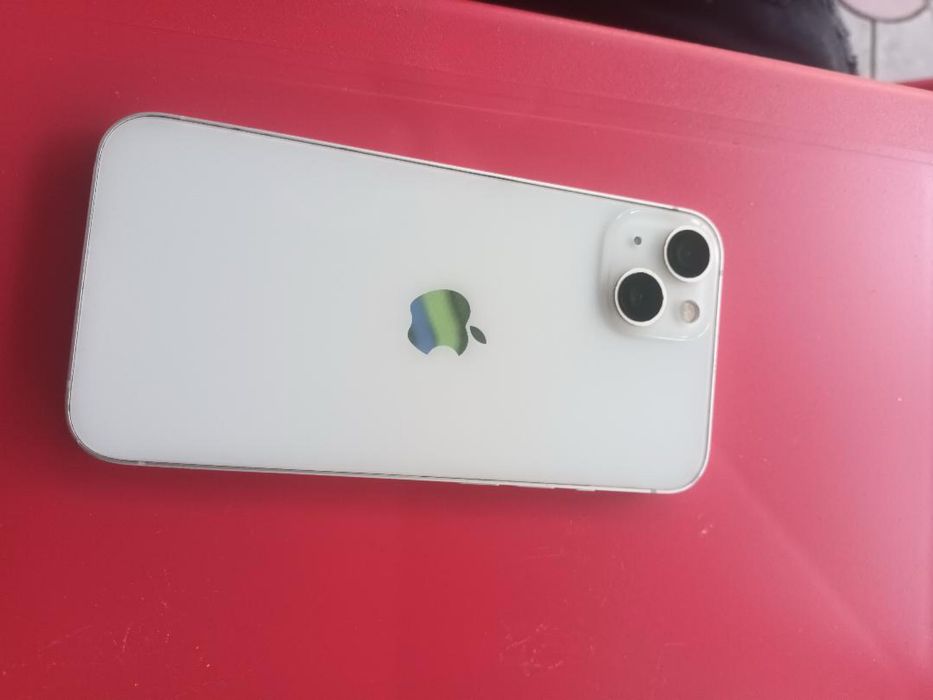 Vand iphone 13 impecabil