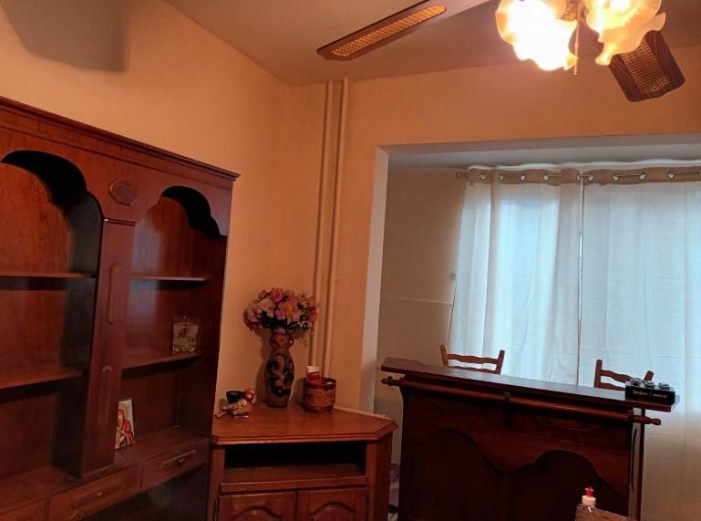 Дава се под наем Тристаен апартамент в София, Надежда 2 - 100 кв.м за 550 € - Снимка #1