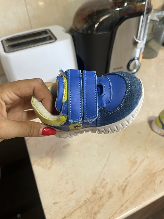 Бебешки маратонки на ,, Guess”