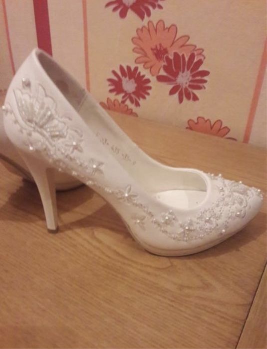Свадебные туфли с вышивкой