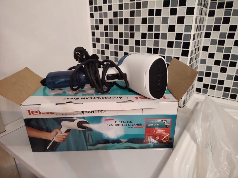 Aparat de călcat vertical Tefal