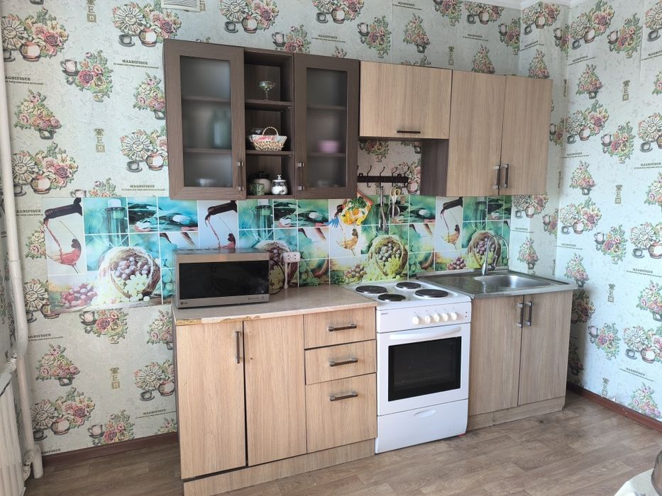 Продается кухонный гарнитур 2,40.
