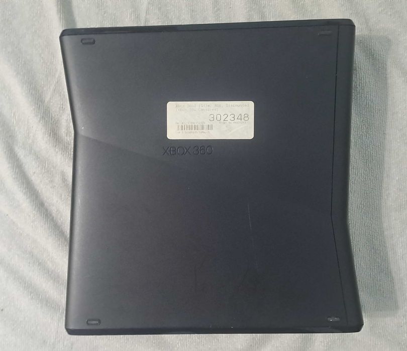 Xbox 360 + 2 безжични контролера + 6 игри