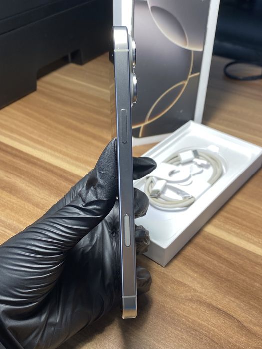 iPhone 16 Pro Max • 256 GB • Natural Titanium