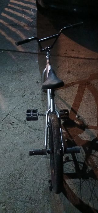 Vând bmx necesita roata fata dau la pachet cu cauciuc și camera bune ! Mai multe detalii la Nr 0772282023