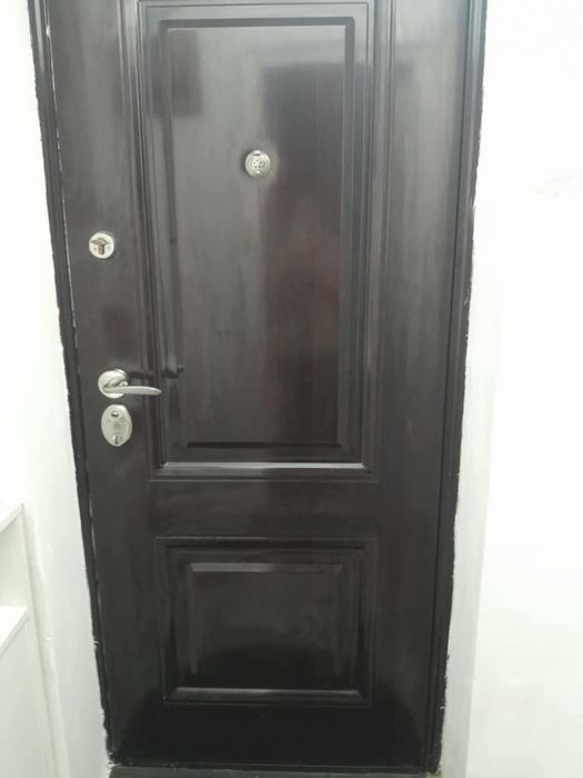 Vând ușă de intrare pentru apartament, în stare bună. Preț negociabil.