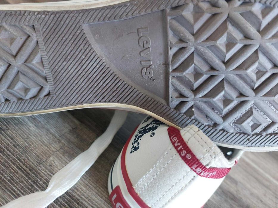 Дамски кожени кецове Levi's номер 39