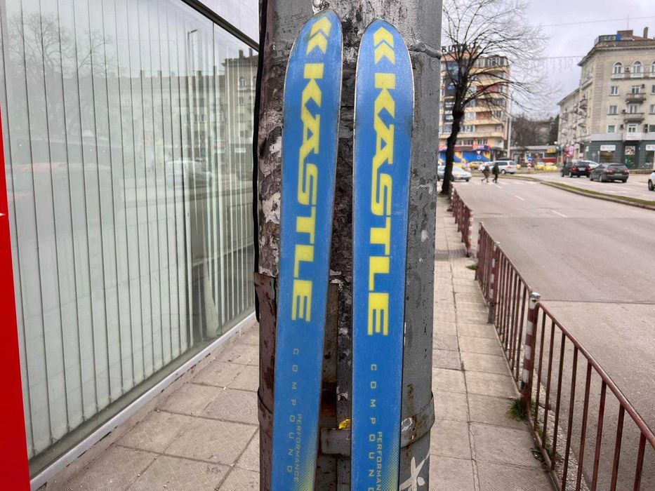 Продават се ски KASTLE 90