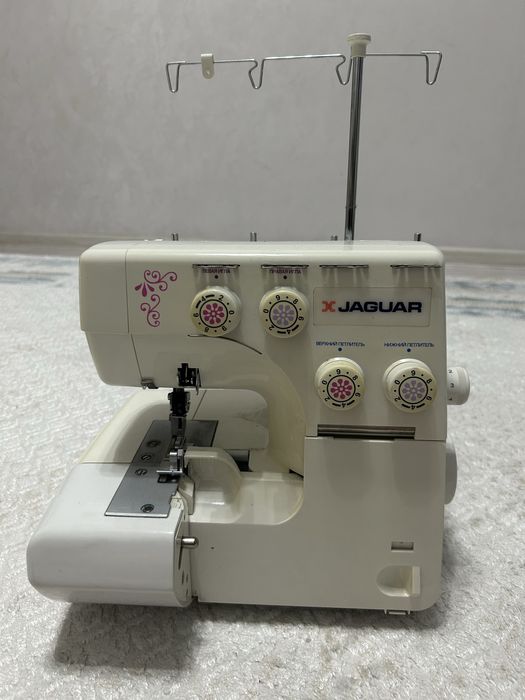 Оверлок , швейная машинка