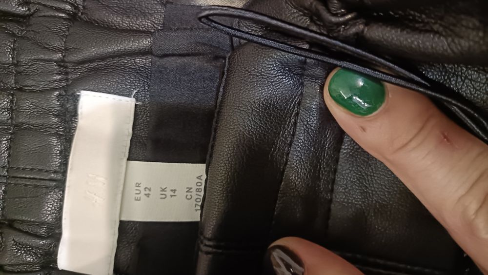 Две  кожени поли размер 42/L