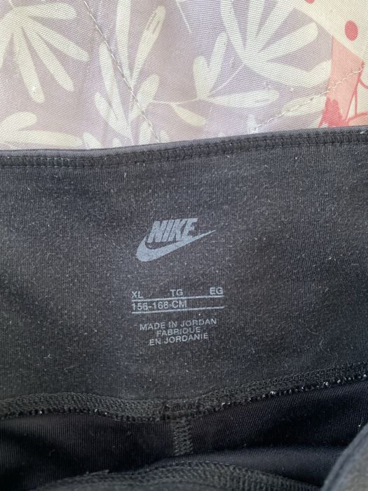 Клин Nike, панталон и долнище Guess