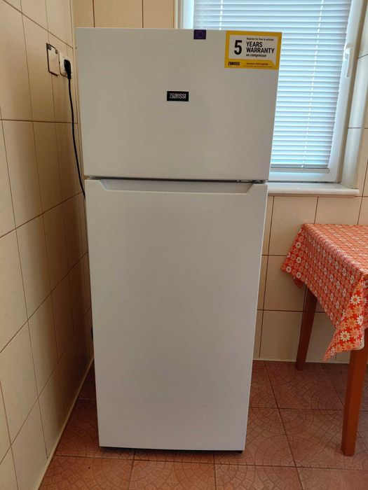 Vand frigider Zanussi nou