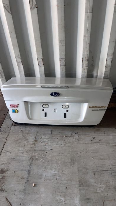 Крышка багажника субару