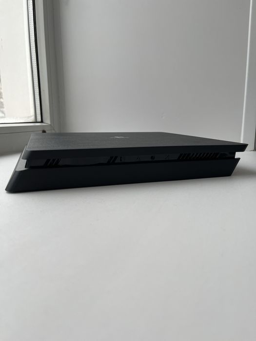 Продам PlayStation 4