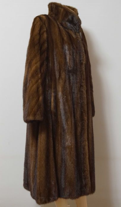 Haina palton din blana naturala de nurca maro marimea XL