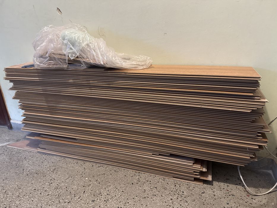 Запазен Ламинат 8 мм