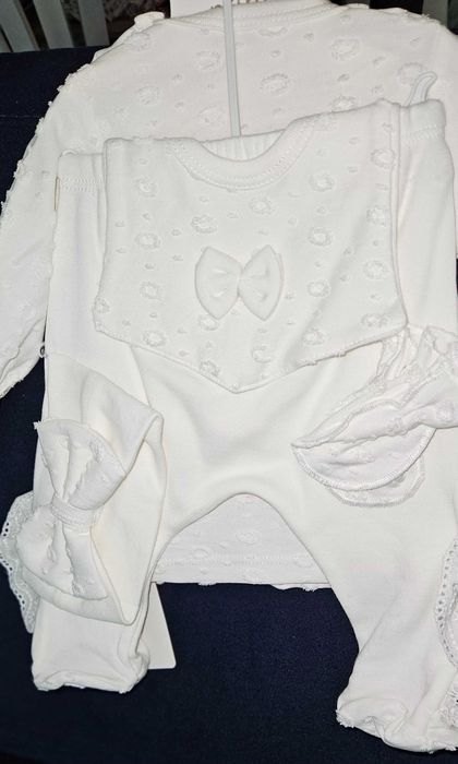 Нежна дрешка за новоредно в бяло с дантела