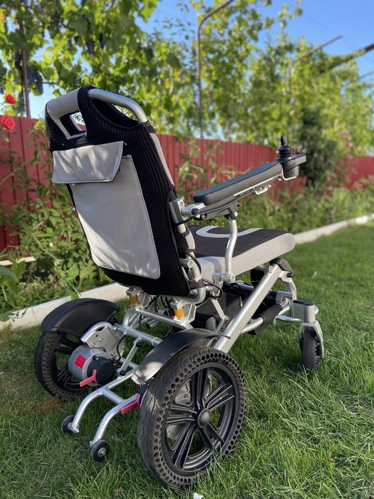 Vand scaun electric pliabil luat acum un an de zile